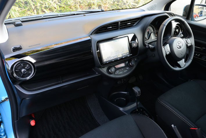 トヨタ 新型 ヴィッツ HYBRID U[FF・ハイブリッド／ボディカラー：クリアブルークリスタルシャイン]