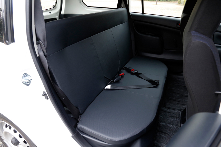 トヨタ プロボックス DXコンフォート（ハイブリッド車）／ボディカラー：ホワイト│駆動方式：2WD│WLTCモード燃費：22.6km/L