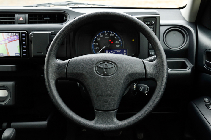 トヨタ プロボックス DXコンフォート（ハイブリッド車）／ボディカラー：ホワイト│駆動方式：2WD│WLTCモード燃費：22.6km/L