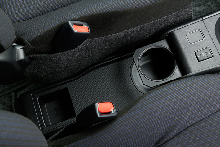 トヨタ プロボックス DXコンフォート（ハイブリッド車）／ボディカラー：ホワイト│駆動方式：2WD│WLTCモード燃費：22.6km/L