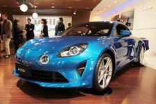 六本木ヒルズにて「アルピーヌ ガレージ」が期間限定オープン