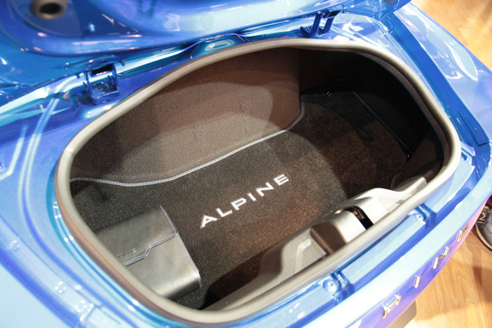 六本木ヒルズにて「アルピーヌ ガレージ」が期間限定オープン