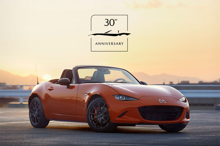 マツダ、専用色「レーシングオレンジ」を採用した 「MX-5」30周年記念車を世界初公開