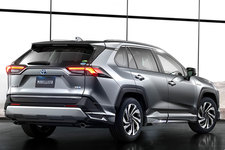 トヨタ 新型RAV4 日本仕様 ティザー画像