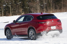 アルファロメオ ステルヴィオ 雪上試乗