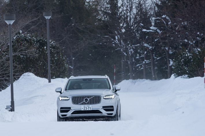 ボルボ XC90 T8 ツインエンジン AWD Inscription