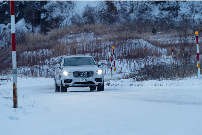 ボルボ XC90 T8 ツインエンジン AWD Inscription
