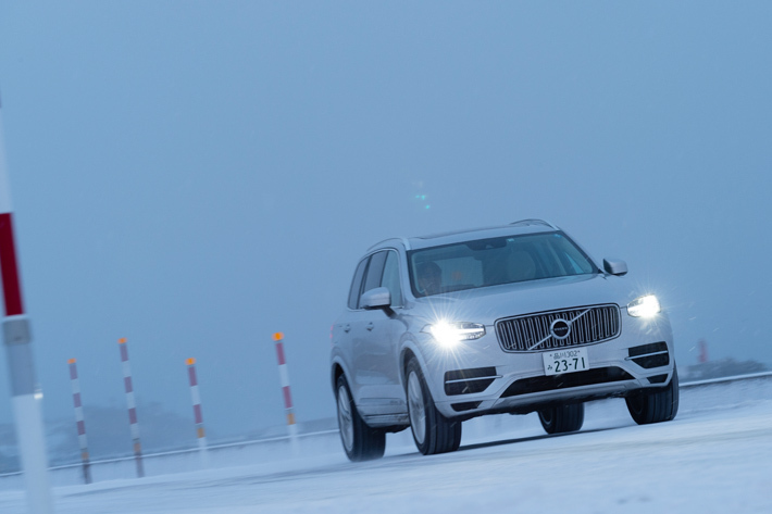 ボルボ XC90 T8 ツインエンジン AWD Inscription