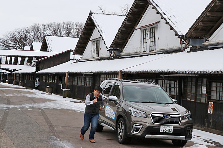 山形県酒田市の山居倉庫は伝説のTVドラマ「西部警察」シリーズの日本全国縦断ロケ第8弾「走る炎！！ 酒田大追跡-山形篇」(パートIII第23話)に登場。なんと敵のアジトという設定だった！【SUBARUテックツアー第10弾 “SUV SNOW DRIVING EXPERIENCE”(試乗エリア：山形県酒田市⇒山形県山形市／2019年2月15日取材)】