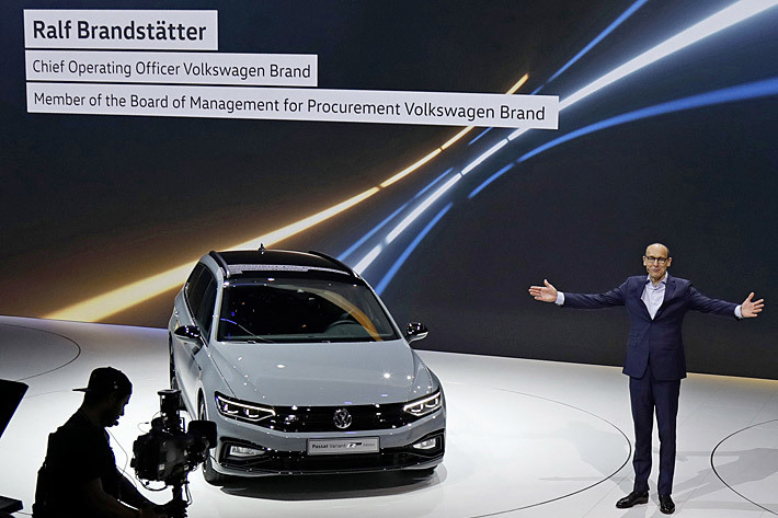 VW 新型パサート 世界初公開 ジュネーブ国際モーターショー2019