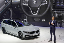 VW 新型パサート 世界初公開 ジュネーブ国際モーターショー2019