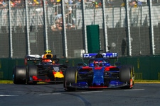 2019年F1開幕戦オーストラリアGPでAston Martin Red Bull Racingのマックス・フェルスタッペン選手が3位表彰台を獲得。ホンダとして2015年のF1復帰以来初の表彰台