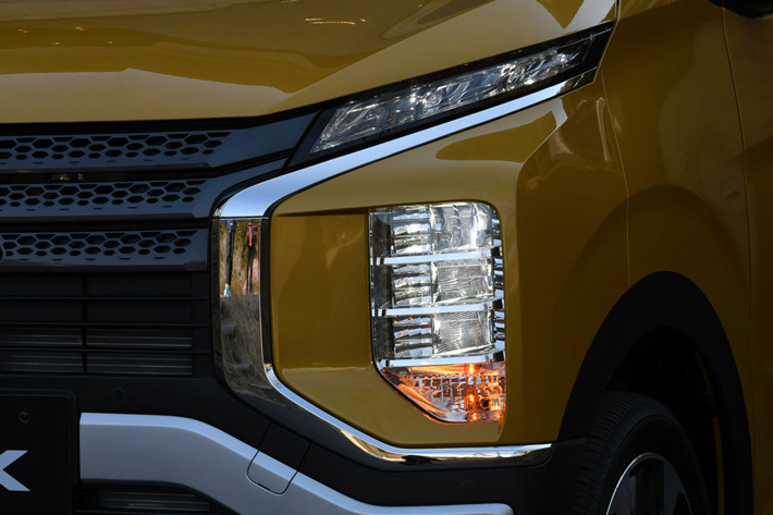 三菱 eKクロス T(ボディカラー：サンドイエローメタリック/ホワイトソリッド 2トーン)[三菱 新型eKワゴン・eK X(クロス) 新型車解説]