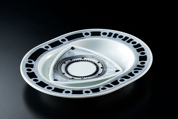 ロータリーエンジンの皿に巨大タペストリーも｜ヴィレヴァン×名車で