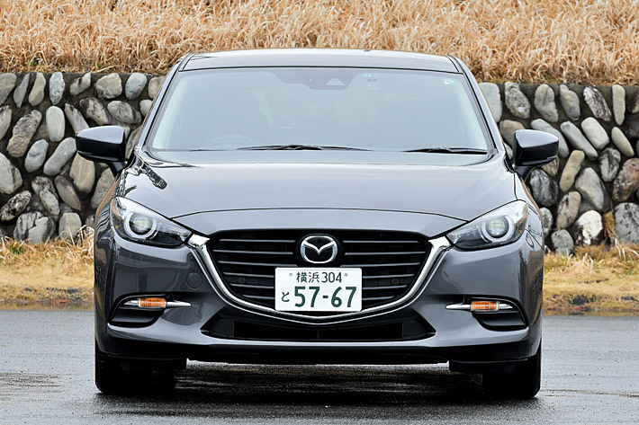 新型mazda3 アクセラ比較 まったく 別モノ のように進化したmazda3の魅力 新旧比較 話題を先取り 新型車解説19 Mota