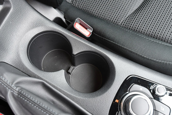 マツダ 現行型アクセラ 1.5リッター 最終モデル（ガソリン） 内装