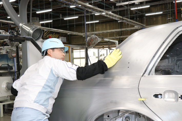 トヨタ センチュリーの製造工場ラインを見学