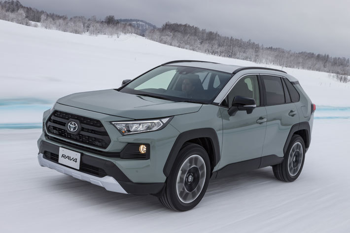 トヨタ 新型RAV4 Adventure(ダイナミックトルクベクタリングAWD／ボディカラー：アーバンカーキ×アッシュグレーメタリック)[雪上試乗会／トヨタ自動車士別試験場(北海道)]