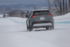 トヨタ 新型RAV4 Adventure(ダイナミックトルクベクタリングAWD／ボディカラー：アーバンカーキ×アッシュグレーメタリック)[雪上試乗会／トヨタ自動車士別試験場(北海道)]