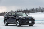 トヨタ 新型RAV4 HYBRID X(E-Four／ボディカラー：ダークブルーマイカ)[雪上試乗会／トヨタ自動車士別試験場(北海道)]