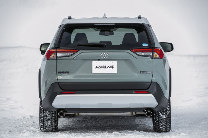 トヨタ 新型RAV4 Adventure(ダイナミックトルクベクタリングAWD／ボディカラー：アーバンカーキ×アッシュグレーメタリック)[雪上試乗会／トヨタ自動車士別試験場(北海道)]