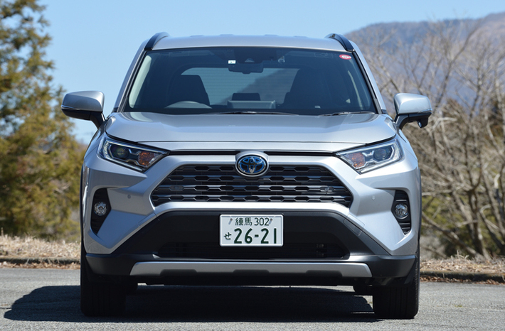 トヨタ RAV4は同じプラットフォーム、エンジンを使用する。だが、ご覧お通り見た目はかなり異なる