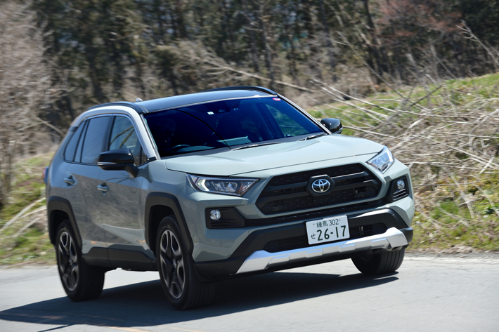 トヨタ 新型RAV4 グレード：Adventure│ボディカラー：アッシュグレーメタリック×アーバンカーキ│内装色（シート表皮）：オーキッドブラウン（合成皮革/スポーティタイプ）│駆動：4WD（ダイナミックトルクベクタリングAWD）