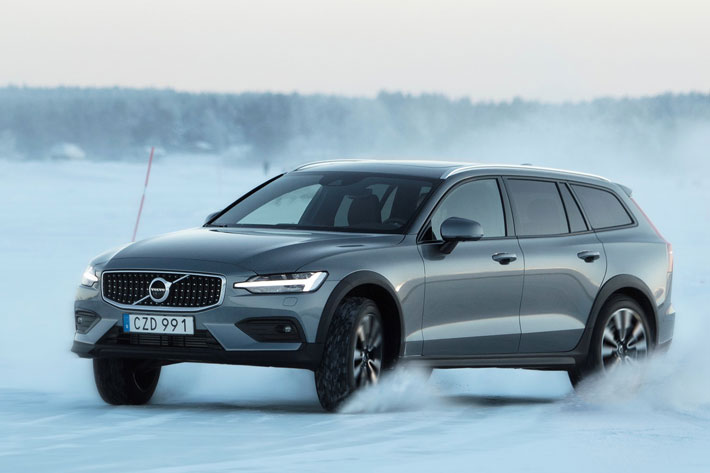 ボルボ 新型V60クロスカントリー 海外試乗｜美し過ぎる北欧の銀世界で