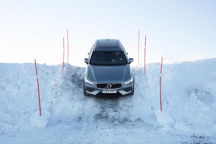ボルボ 1月に北海道 千歳で開催の Volvo Awd 雪上試乗会 一般参加者を募集中 業界先取り 業界ニュース 自動車ニュース21国産車から輸入車まで Mota
