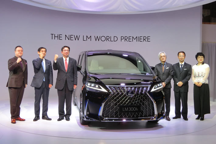 レクサスのフラッグシップミニバン「LM」[中国・上海国際モーターショー2019会場にて／撮影：桃田 健史]