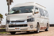 ゴージャスで快適な空間が広がるカスタムハイエース｜ダイレクトカーズ【Vol.1】