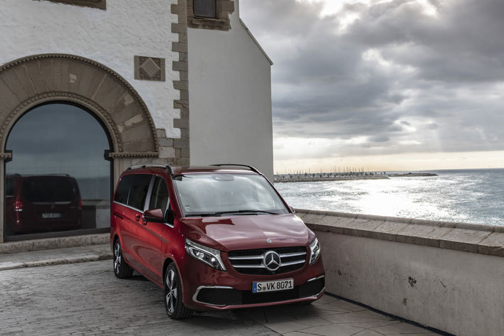 メルセデス・ベンツ 新型Vクラス[輸入3列シートミニバン]