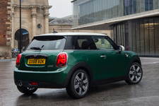 BMW ミニ生誕60周年記念特別仕様車「MINI 60 YEARS EDITION」を発売