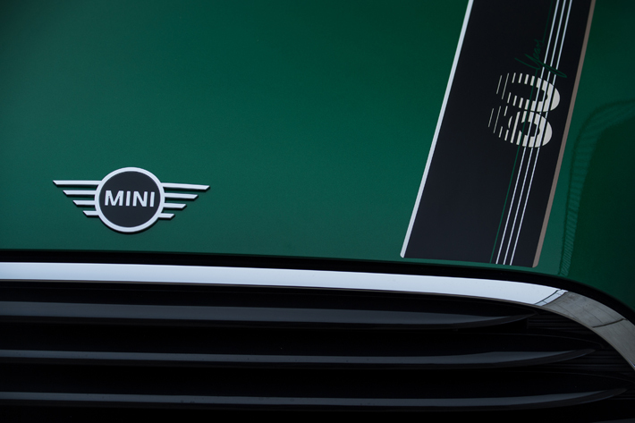 BMW ミニ生誕60周年記念特別仕様車「MINI 60 YEARS EDITION」を発売