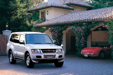 三菱 3代目パジェロ （LONG EXCEED）