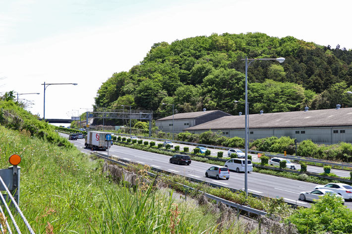 [高速チーム]東名高速道路・大井松田インター付近は上下線とも順調な流れ！【2019GW渋滞対決！VOL.3 東名高速 vs 一般道】