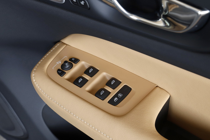 ボルボ V60