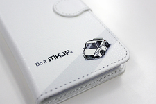愛車デザインの手帳型スマホケースが登場