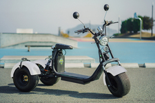 公道走行可能な電動三輪車「Kintone Trike（キントーン・トライク）」