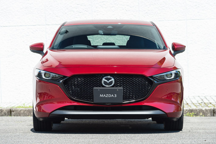 マツダ 新型MAZDA3 ファストバック（ソウルレッドクリスタルメタリック）