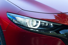 マツダ 新型MAZDA3 ファストバック（ソウルレッドクリスタルメタリック）