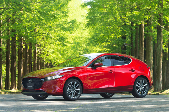 マツダ3 新型車徹底解説 アクセラから Mazda3 へ名前を変えた理由とは 1 2 話題を先取り 新型車解説19 Mota