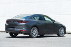 マツダ 新型MAZDA3 セダン（マシーングレープレミアムメタリック）