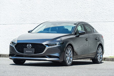 マツダ 新型MAZDA3 セダン（マシーングレープレミアムメタリック）