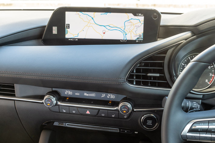 新型MAZDA3センターコンソール