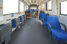 いすゞ 国産初のハイブリッド連節バス「エルガデュオ」を発売