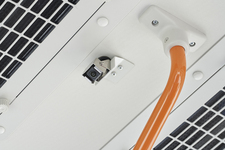 いすゞ 国産初のハイブリッド連節バス「エルガデュオ」を発売