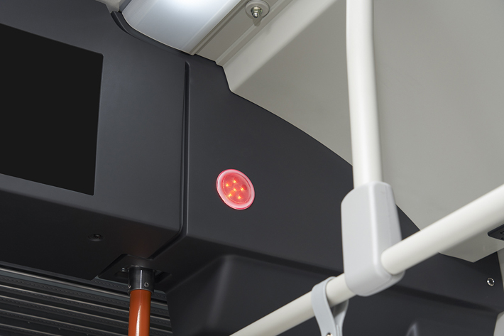 いすゞ 国産初のハイブリッド連節バス「エルガデュオ」を発売