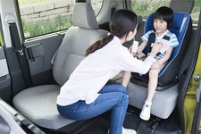 運転席ロングスライドシート　使用イメージ／ダイハツ 新型タント(プロトタイプ)[2019年夏発売予定／4代目]