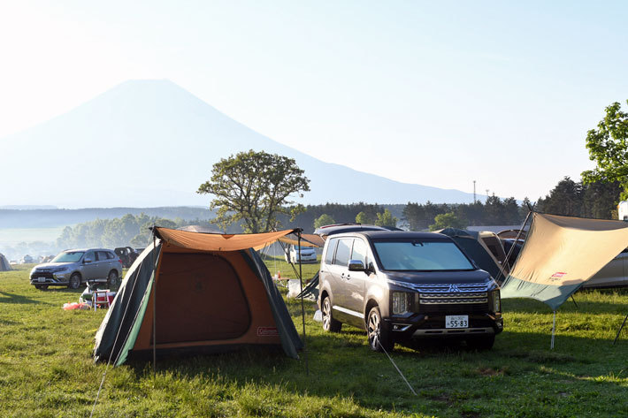 朝6時頃のふもとっぱらは朝日に照らされる富士山が見事だ【三菱「スターキャンプ 2019 in 朝霧高原」／2019年5月25日・26日／会場：ふもとっぱらキャンプ場(静岡県富士宮市)】